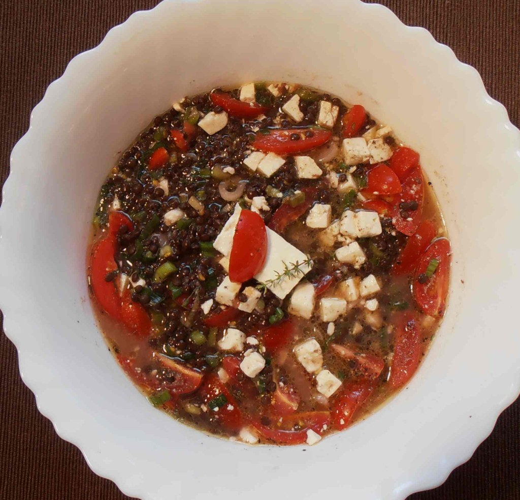 Belugalinsen-Salat mit Feta und mehr ….. Sesamweckerln | Mike kocht
